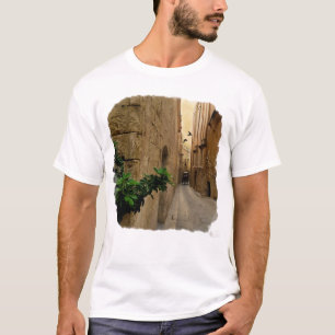 T-shirt Bâtiments Médiévaux De Rue Étroite Et Autocar