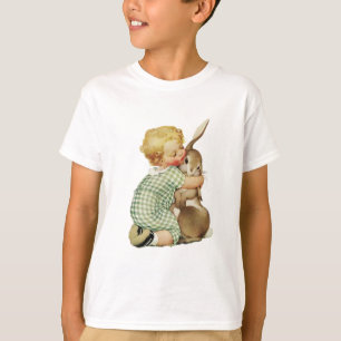 T-SHIRT BÉBÉ ÉTREIGNANT LE LAPIN DE PÂQUES