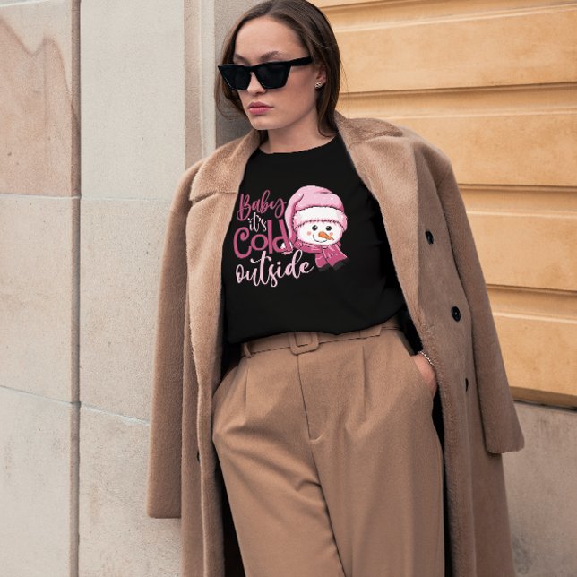 T-shirt Bébé son froid dehors Snowman Noël rose (Créateur téléchargé)