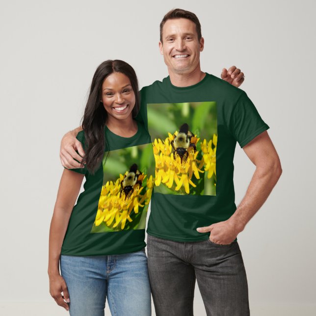 T-shirt Bee Feasting on Butterfly Weed Wildflowers (Unisexe)