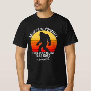 T-shirt Believe in Yourself Bigfoot Retro