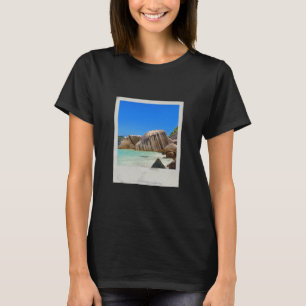 T-shirt Belle Mer Tropicale avec Côte Rocheuse Couverte