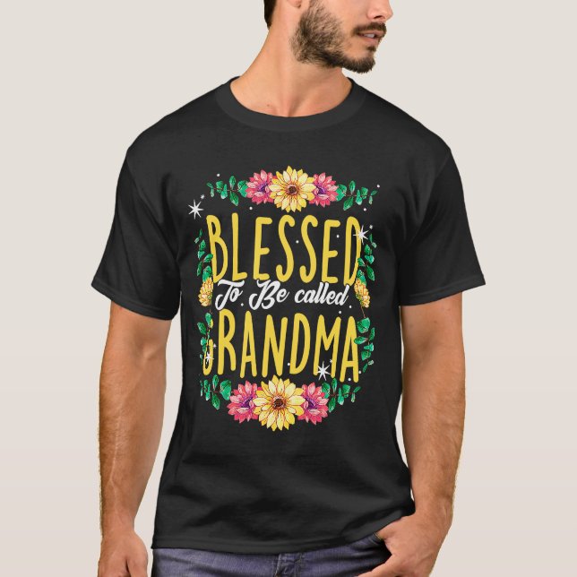 T-shirt Béni D'Être Appelé Grand-Mère Fleurs Grand-Mère M (Devant)