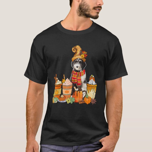 T-shirt Bernedoodle Portant Casquette Avec Tasses À Café P (Devant)