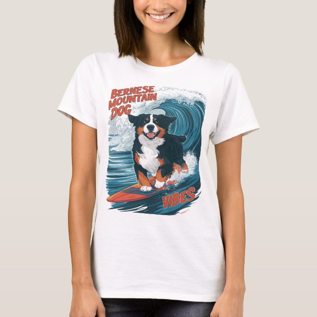T-shirt Bernese Mountain Dog Catching Waves Surfing (Devant)