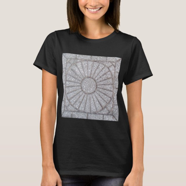 T-shirt Béton avec un soleil sculpté dessus (Devant)