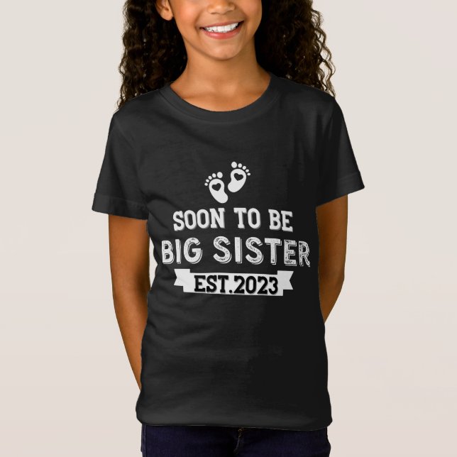 T-Shirt Bientôt Être Grande Soeur Est 2023 - Grossesse (Devant)