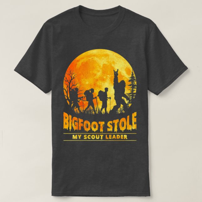 T-shirt Bigfoot a volé mon chef scout Randonnée Halloween  (Design devant)