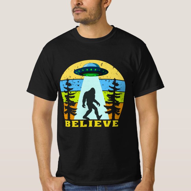T-shirt Bigfoot alien croit (Devant)