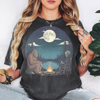 T-shirt Bigfoot and Alien Campfire Moon Lake Art