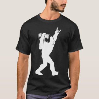 T-shirt Bigfoot Boombox Rock and Roll I Believe Sasquatch