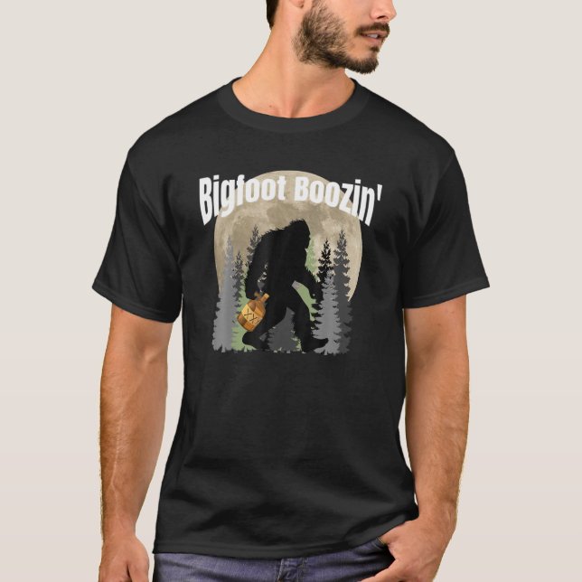 T-shirt Bigfoot Boozing, Bigfoot Boire Moonshine, Whats (Devant)