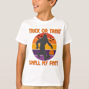 T-shirt Bigfoot Halloween Trick ou traiter l'odeur mes pie