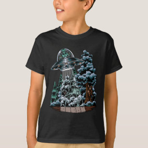 T-shirt Bigfoot Hiding From Alien