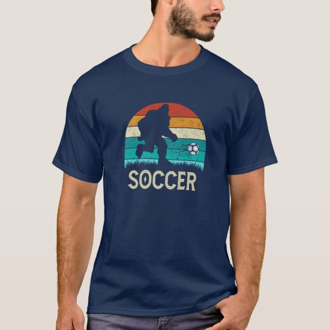 T-shirt Bigfoot Jouer Soccer Jeu Drôle Sasquatch Soccer (Devant)