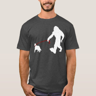 T-shirt Bigfoot Marcher Avec Le Chien De Terre-Neuve Drôle