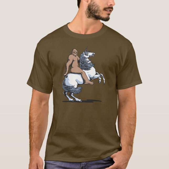 T-shirt Bigfoot montant une licorne (Devant)