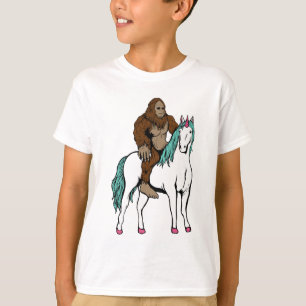 T-shirt Bigfoot montant une licorne