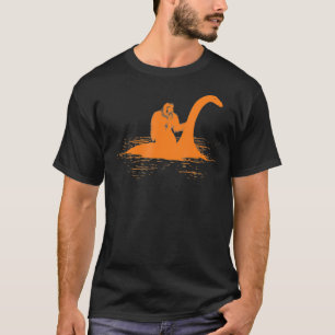 T-shirt Bigfoot Riding Loch Ness