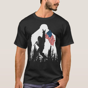 T-shirt Bigfoot Rock en attente Drapeau américain Sasquatc