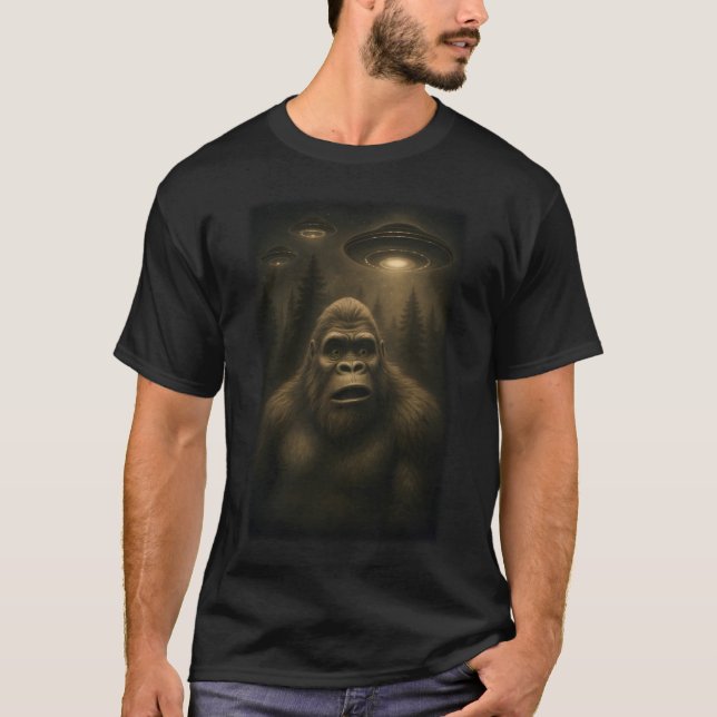 T-shirt Bigfoot Sasquatch Alien UFO Funny (Devant)