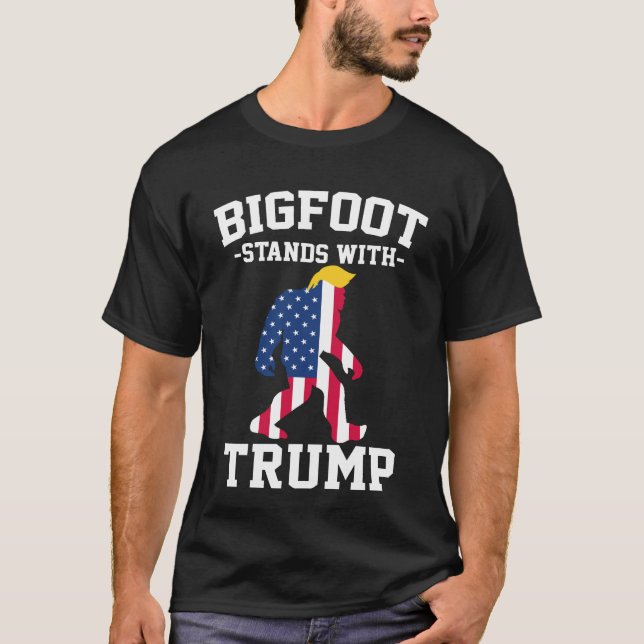 T-shirt Bigfoot Se Déplace Avec Les Élections Trump De 202 (Devant)