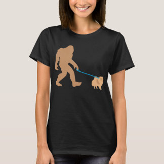 T-shirt Bigfoot Walking Chien de Poméranie Funny Sasquatch
