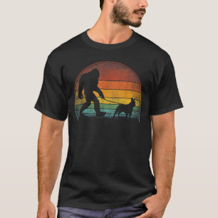 T-shirt Bigfoot Walking Français Bulldog Sasquatch Amoure