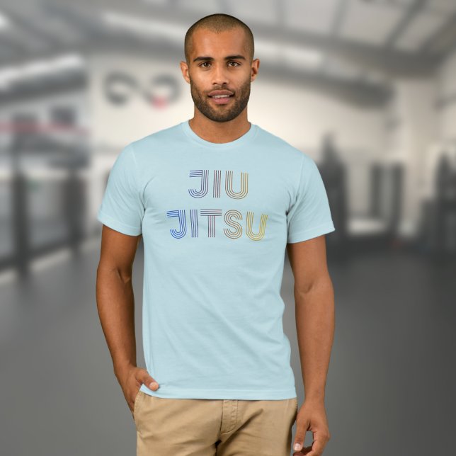 T-shirt BJJ Funky Brésilien Jiu Jitsu Bleu clair (Light blue Jiu Jitsu t-shirt worn by a male model in a gym)