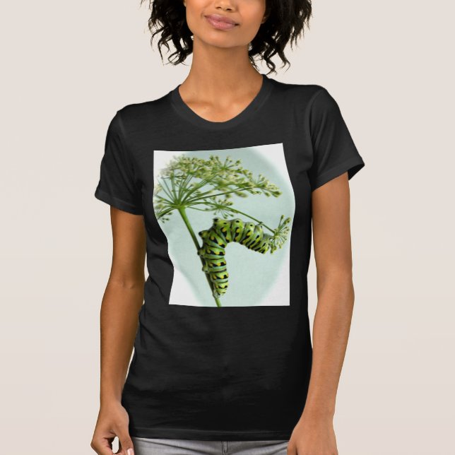 T-shirt Black Swallowtail Caterpillar mangeant du persil (Devant)