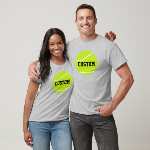 T-shirt blanc de base masculin au Tennis Ball and