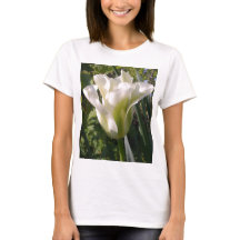 T-shirt blanc et vert de tulipe