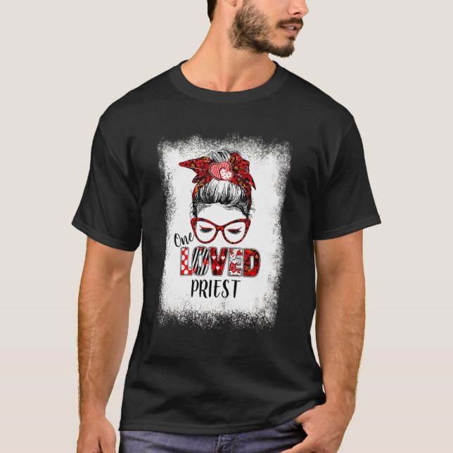 T-shirt Bleached Messy Bun One Loved Prêtre Valentine's Da (Devant)