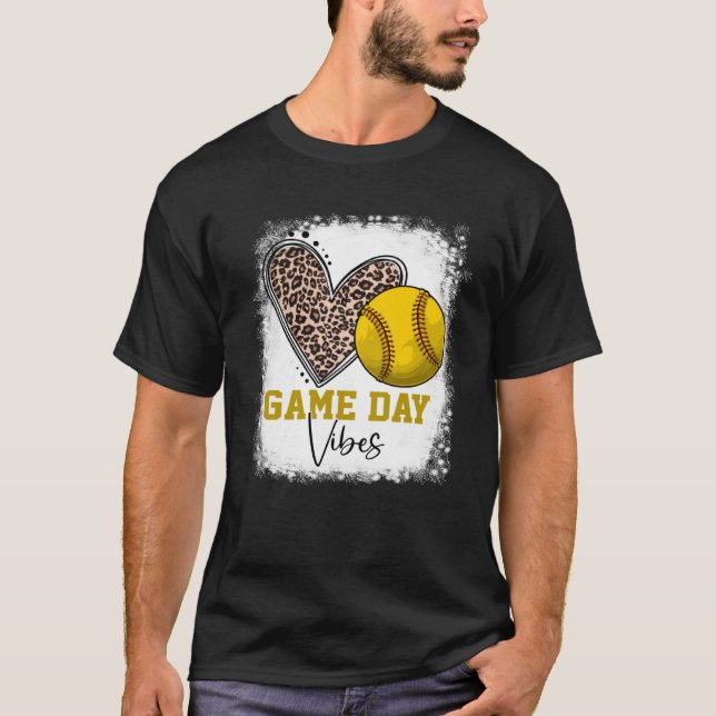 T-shirt Bleached Softball Game Day Vibes Softball Mom Moth (Devant)