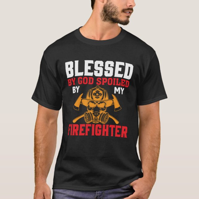 T-shirt Blessed By God Spoiled By My Firefighter Girlfrien (Devant)