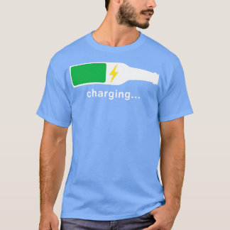 T-shirt Boisson de recharge de bière amusante sur le noir