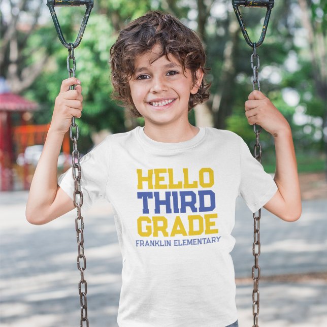 T-shirt Bonjour Chemise de troisième année scolaire (Hello Third Grade shirt is customizable and perfect for the first day of school!)