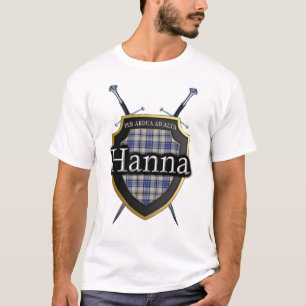 T-shirt Bouclier et épées de plaid de tartan de Hanna