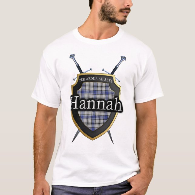 T-shirt Bouclier et épées de plaid de tartan de Hannah (Devant)