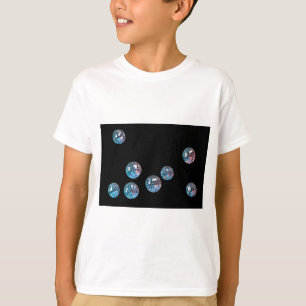 T-shirt boules de disco dans l'espace vide