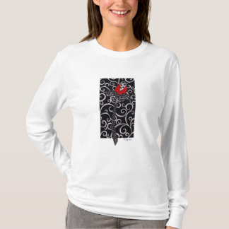 T-shirt bourgeon rouge sur le remous noir