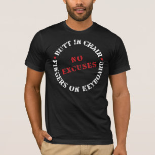 T-shirt Bout dans des doigts de chaise sur le clavier