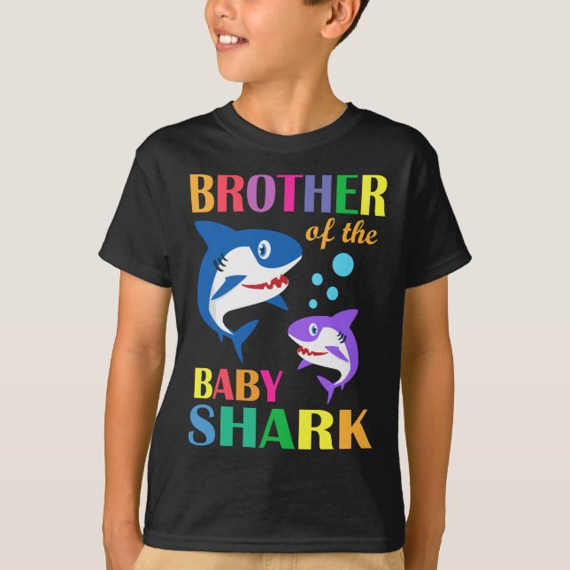 T-shirt Brother Of The Baby Birthday Shark Brother Shark (Devant)