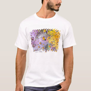 T-shirt Bulles abstraites avec des fleurs. Crédit : Nancy