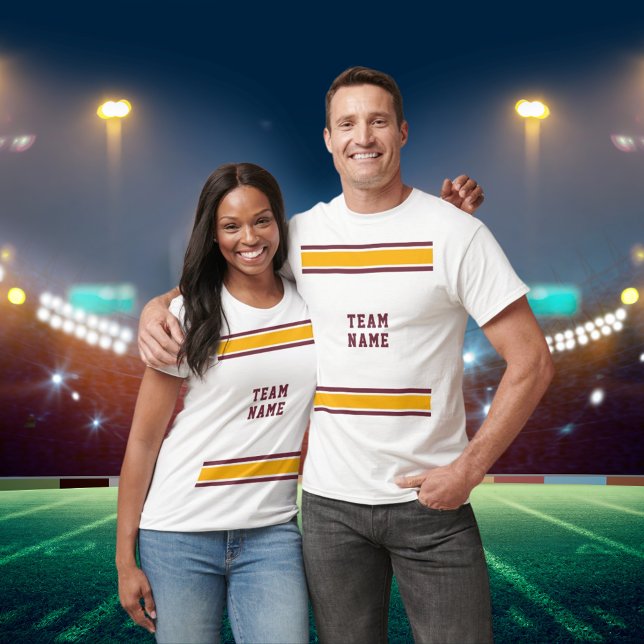 T-shirt Burgundy Gold Sports Jersey Nom de l'équipe White  (Burgundy Gold Sports Jersey Team Name White Unisex T-Shirt)