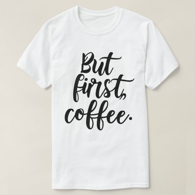 T-shirt But First Coffee | Chic Modern Script Typography D (Design devant)