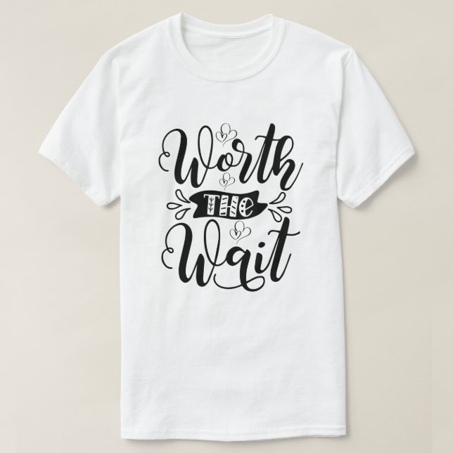 T-shirt Ça vaut le costume d'attente, ça vaut l'attente (Design devant)