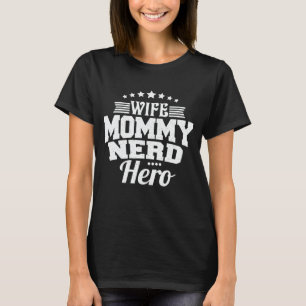 T-shirt Cadeau de fête des mères T maman maman nerd héroïn
