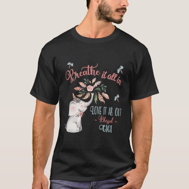 T-shirt Cadeaux Gigi Bénis De Jolies Cadeaux Éléphants Pou (Devant)