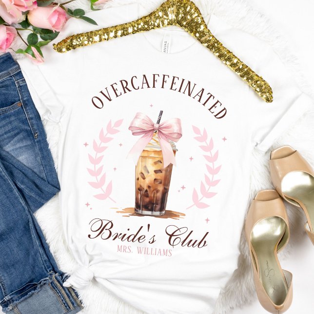 T-shirt Café glacé de l'Association de la Mariée Trop Café (Pink bow Over caffeinated bride's club wedding day white t-shirt gift, custom Mrs name, bachelorette)